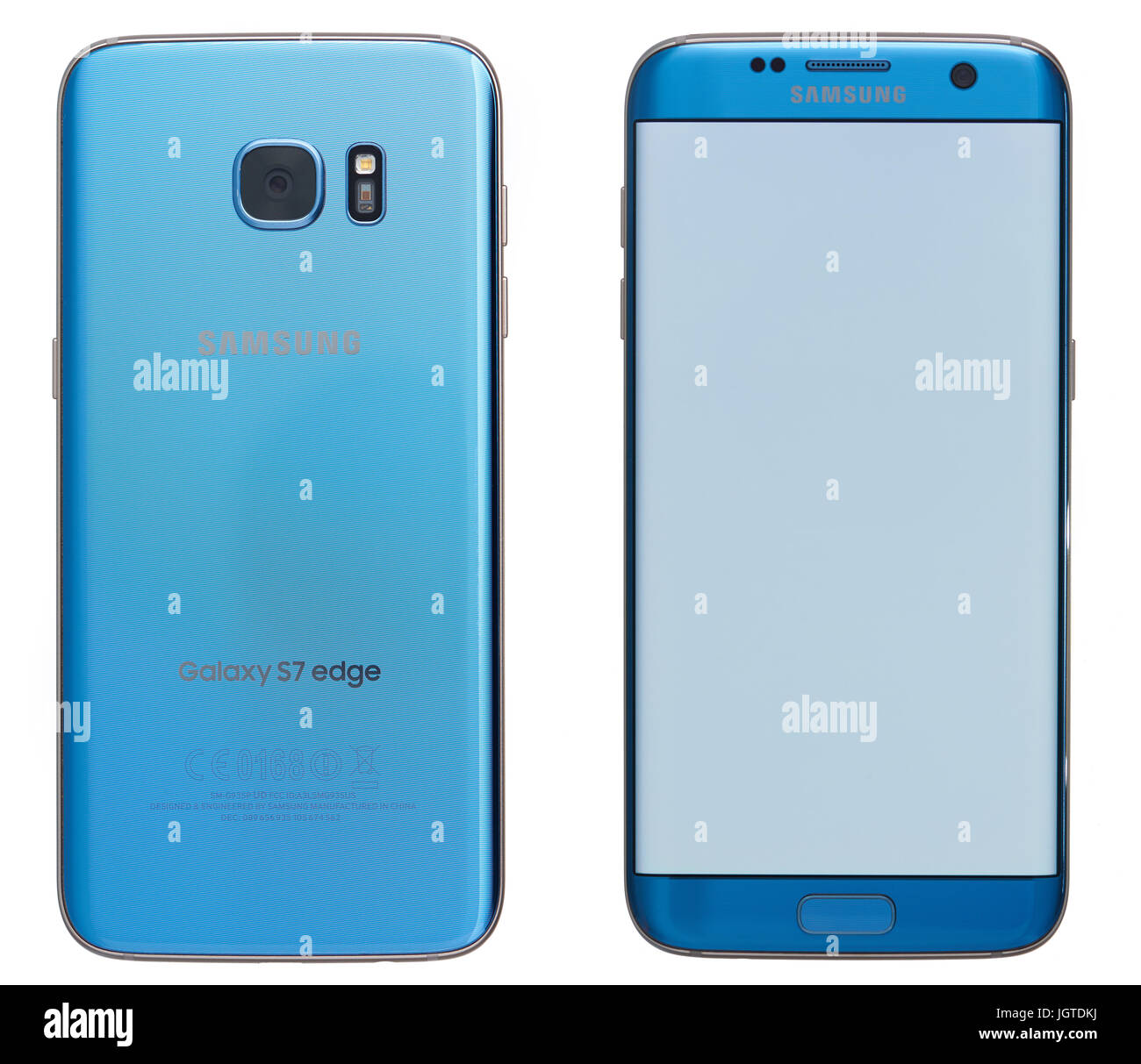 New York, USA – 7. Juli 2017: SBlue Samsung Galaxy s7 Rand Smartphone isoliert auf weißem Hintergrund Stockfoto