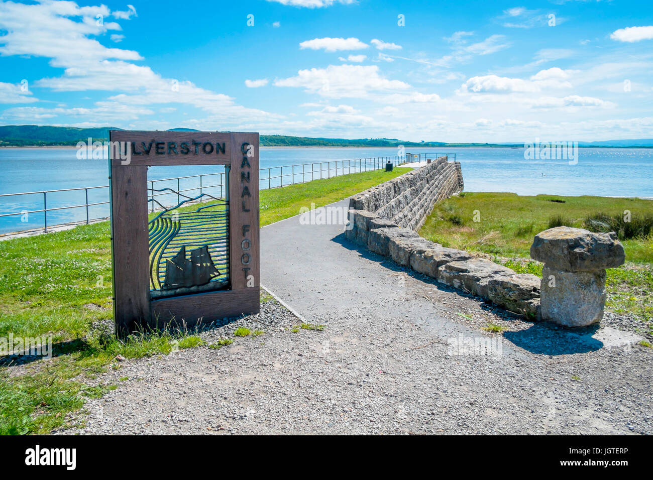 Steg am Kanal Fuß geschlossen zugewandten Ende des historischen Ulverston Kanals im Jahre 1916 renoviert im Jahr 2016 Stockfoto