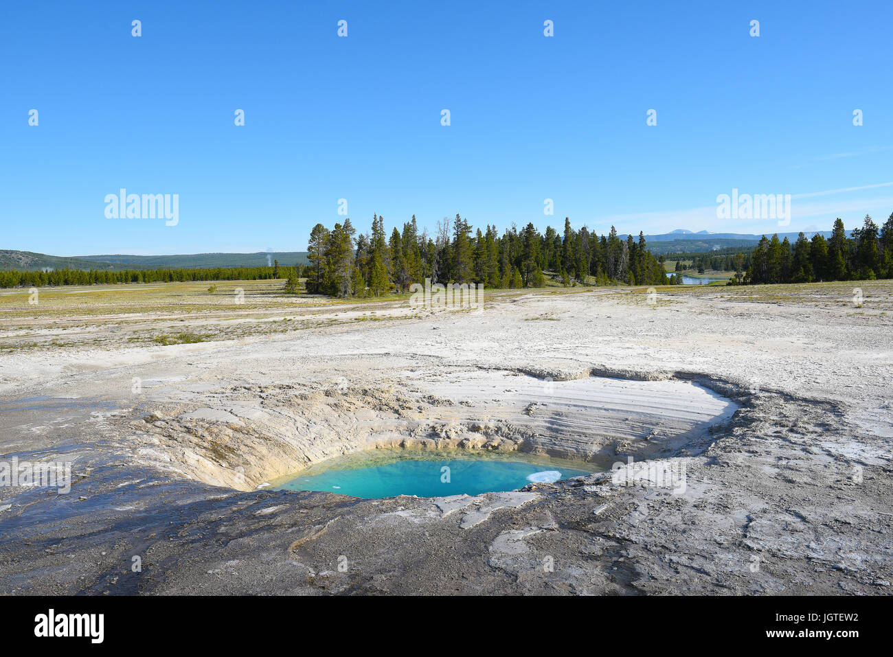 Opal-Pool ist eine heiße Quelle im Midway Geyser Basin des Yellowstone National Park, Wyoming Stockfoto