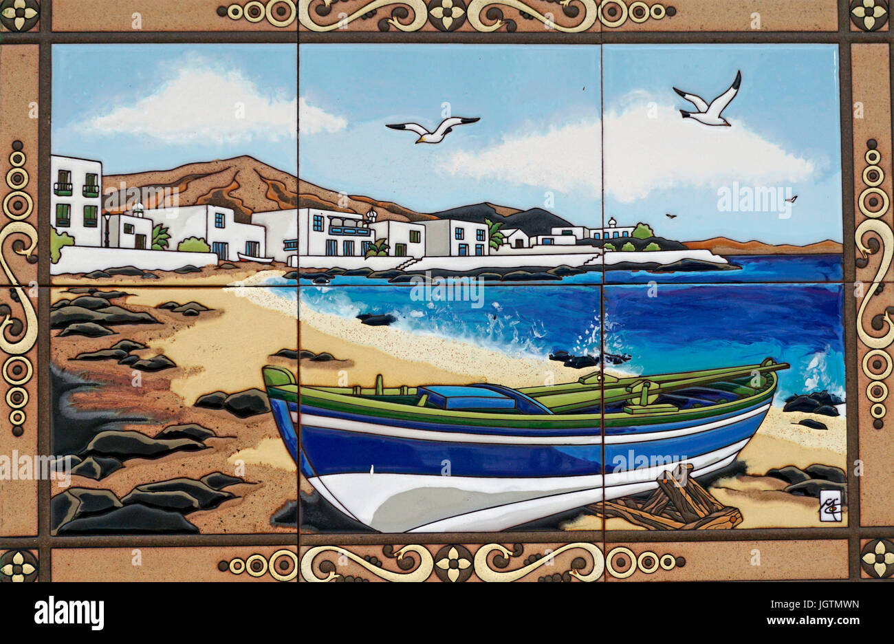 Fliese Bild zeigt eine Küste Landschaft mit Fischerboot, Puerto del Carmen, Lanzarote, Kanarische Inseln, Europa Stockfoto