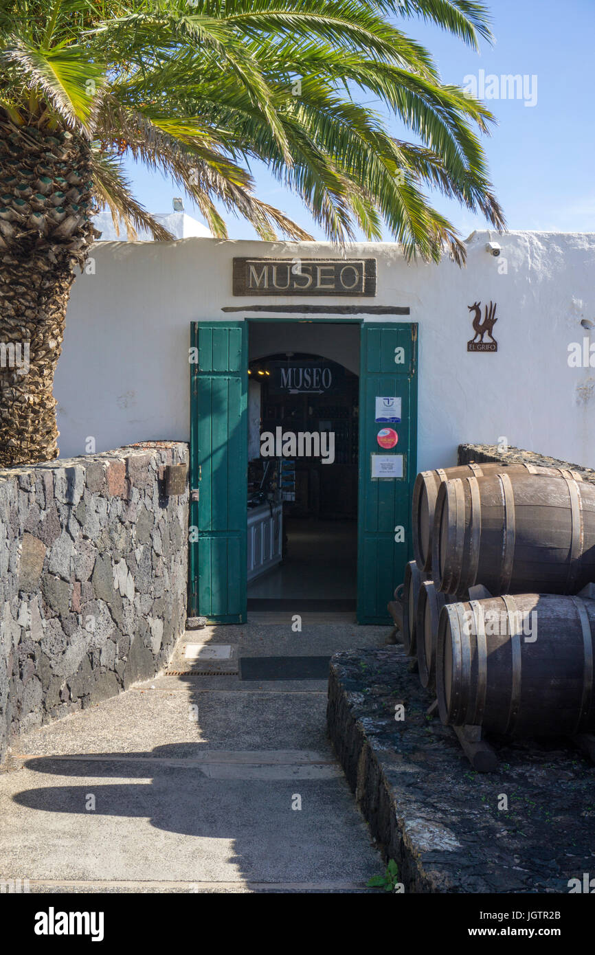 Eingang des Museo del Vino, Wein Museum an der Bodega El Grifo, Weingut in La Geria, Lanzarote, Kanarische Inseln, Spanien, Europa Stockfoto