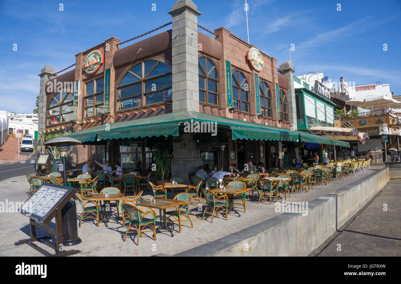 Touristische Restaurants am Fischerhafen La Tinosa, Puerto del Carmen, Lanzarote, Kanarische Inseln, Spanien, Europa Stockfoto