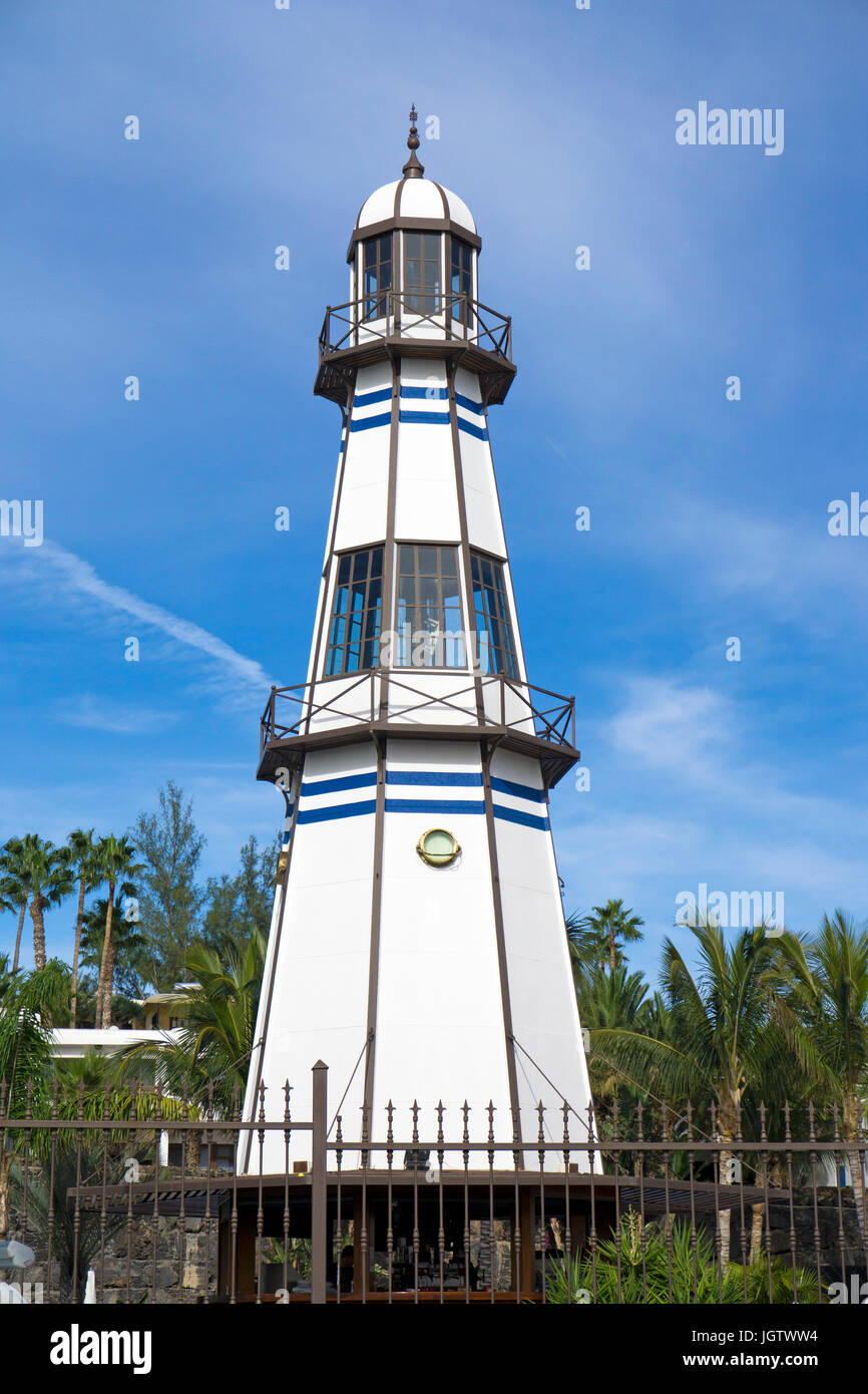 Leuchtturm bei Centro Deportivo Fariones, Sport Center in Puerto del Carmen, Lanzarote, Kanarische Inseln, Spanien, Europa Stockfoto