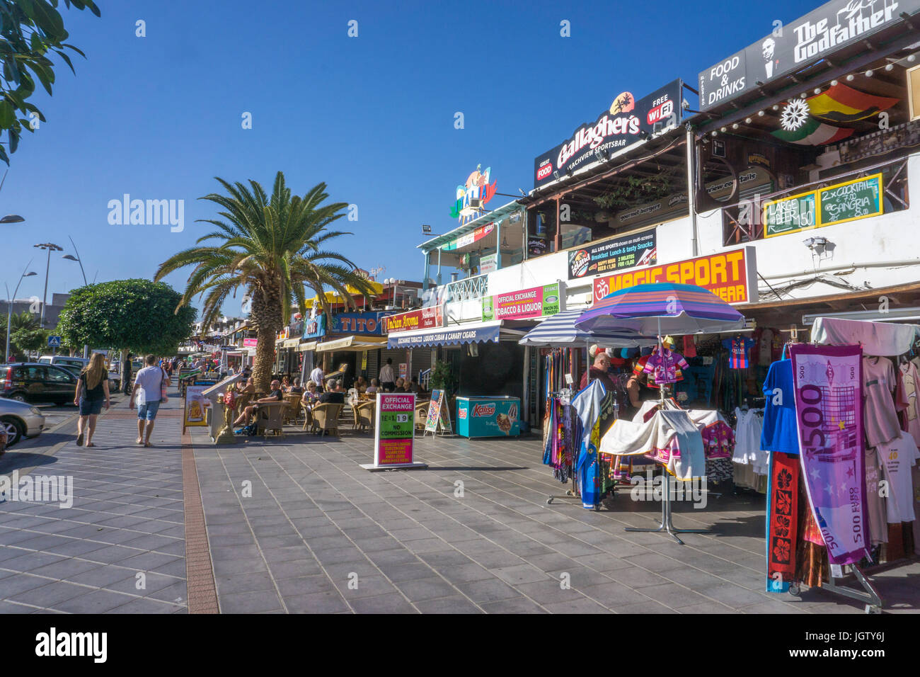 Restaurants und Geschäfte an der Promenade Avenida de las Playas, wie Kunststoff Meile bekannt, Puerto del Carmen, Lanzarote, Kanarische Inseln, Spanien, Europa Stockfoto