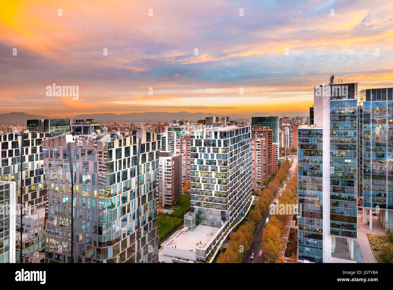 Bürogebäude in Nueva Las Condes, eine moderne Finanzviertel im wohlhabenden Stadtteil Las Condes in Santiago de Chile Stockfoto