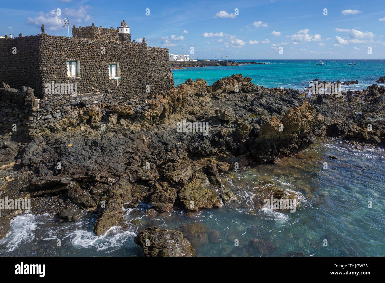 Wohn- Häuser bauen mit Lavasteinen, Punta Mujeres, Fischerdorf im Norden der Insel Lanzarote, Kanarische Inseln, Spanien, Europa Stockfoto