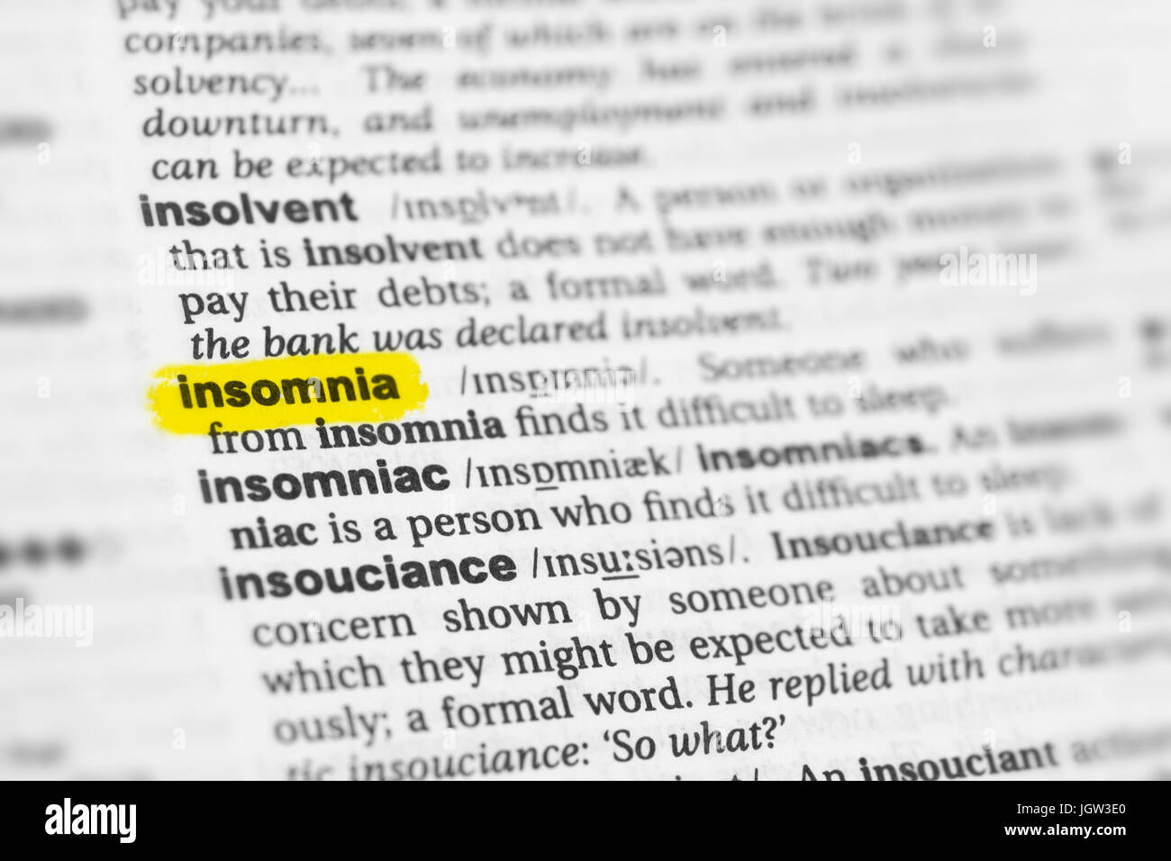 Englische Wort "Schlaflosigkeit" und seiner Definition im Wörterbuch hervorgehoben. Stockfoto