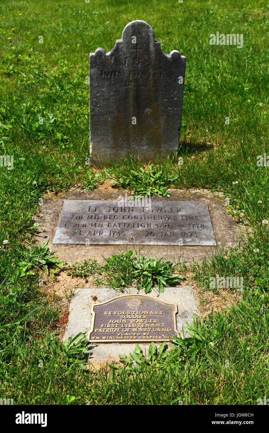 Grab des revolutionären Soldaten Oberleutnant John Fowler auf dem Friedhof in Westminster, Carroll County, Maryland, USA Stockfoto