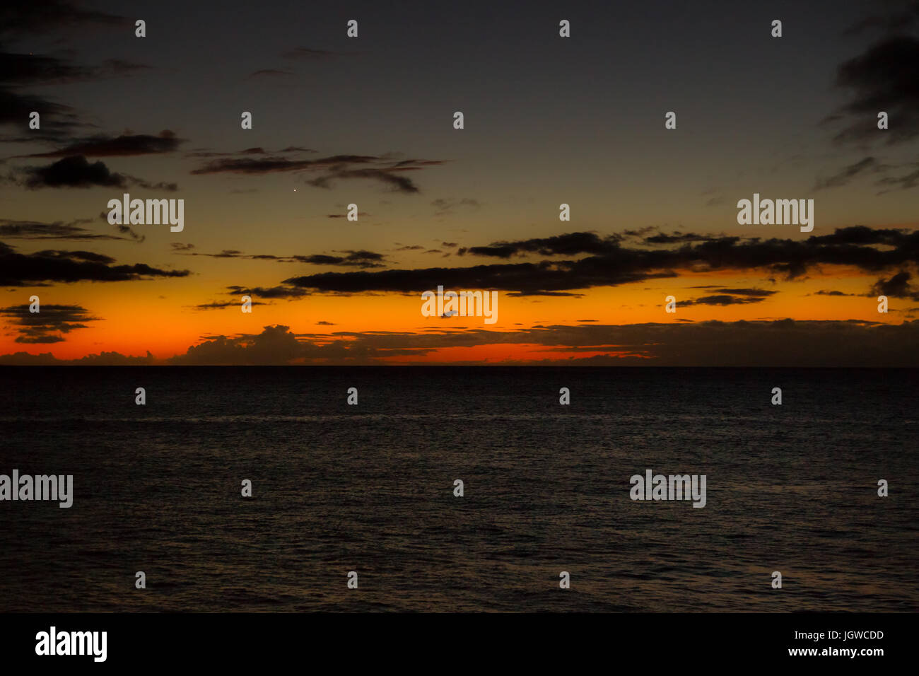 Sonnenuntergang am Kaanapali Beach auf Maui, Hawaii, USA. Stockfoto