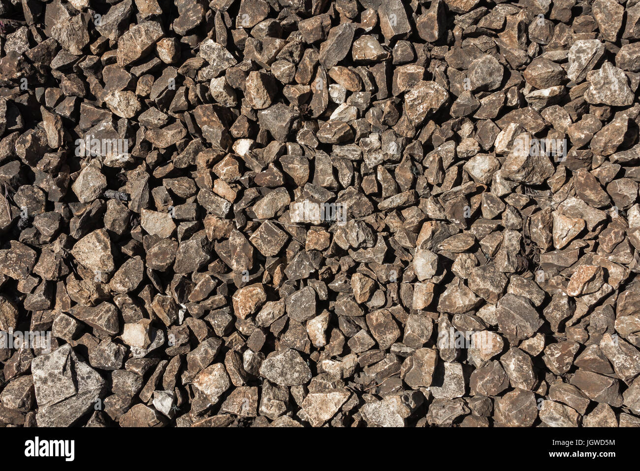 Graue und braune Steinchen auf den Boden. Natürlichen materiellen Hintergrund Stockfoto