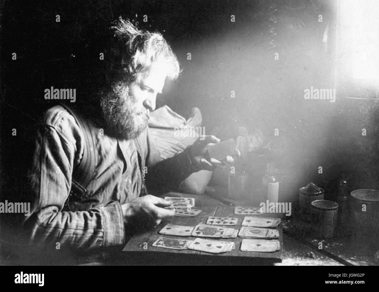 Alten Freizeitbeschäftigungen - Charles Ainsworth Spielkarten Innenkabine bei 60 oben auf Sulphur Creek, Yukon-Territorium Stockfoto