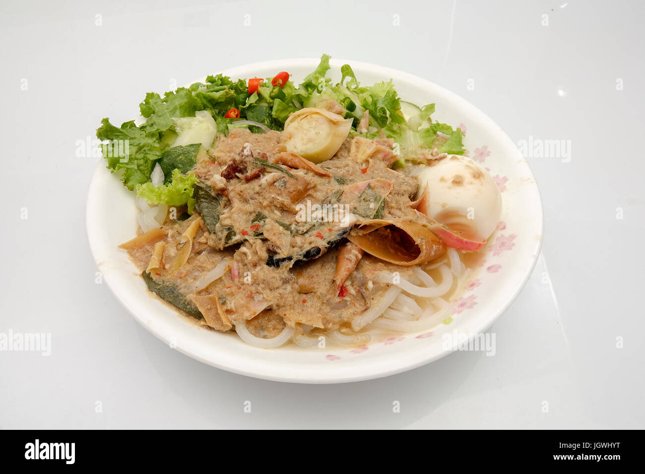 ASAM Laksa oder Laksa Penang isoliert auf weiss. Stockfoto