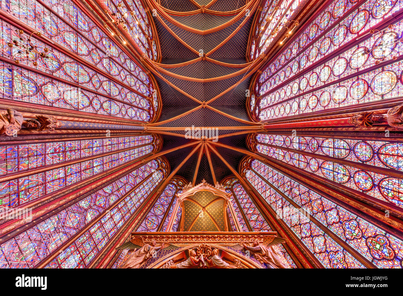 Die Sainte-Chapelle ist eine königliche Kapelle im gotischen Stil, innerhalb der mittelalterlichen Palais De La Cité, die Residenz der französischen Könige bis zum 14. Stockfoto