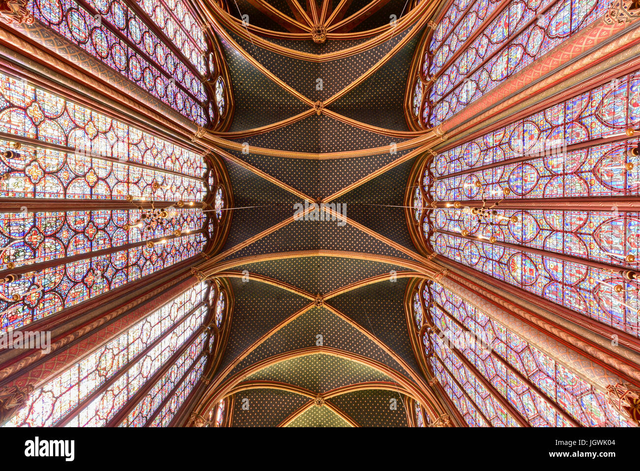 Die Sainte-Chapelle ist eine königliche Kapelle im gotischen Stil, innerhalb der mittelalterlichen Palais De La Cité, die Residenz der französischen Könige bis zum 14. Stockfoto