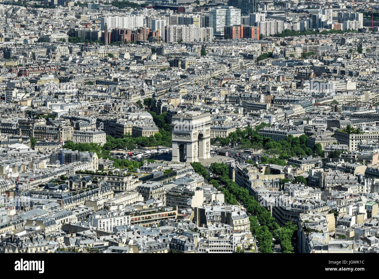 Blick auf den Arc de Triomph in Paris, Frankreich im Sommer. Stockfoto