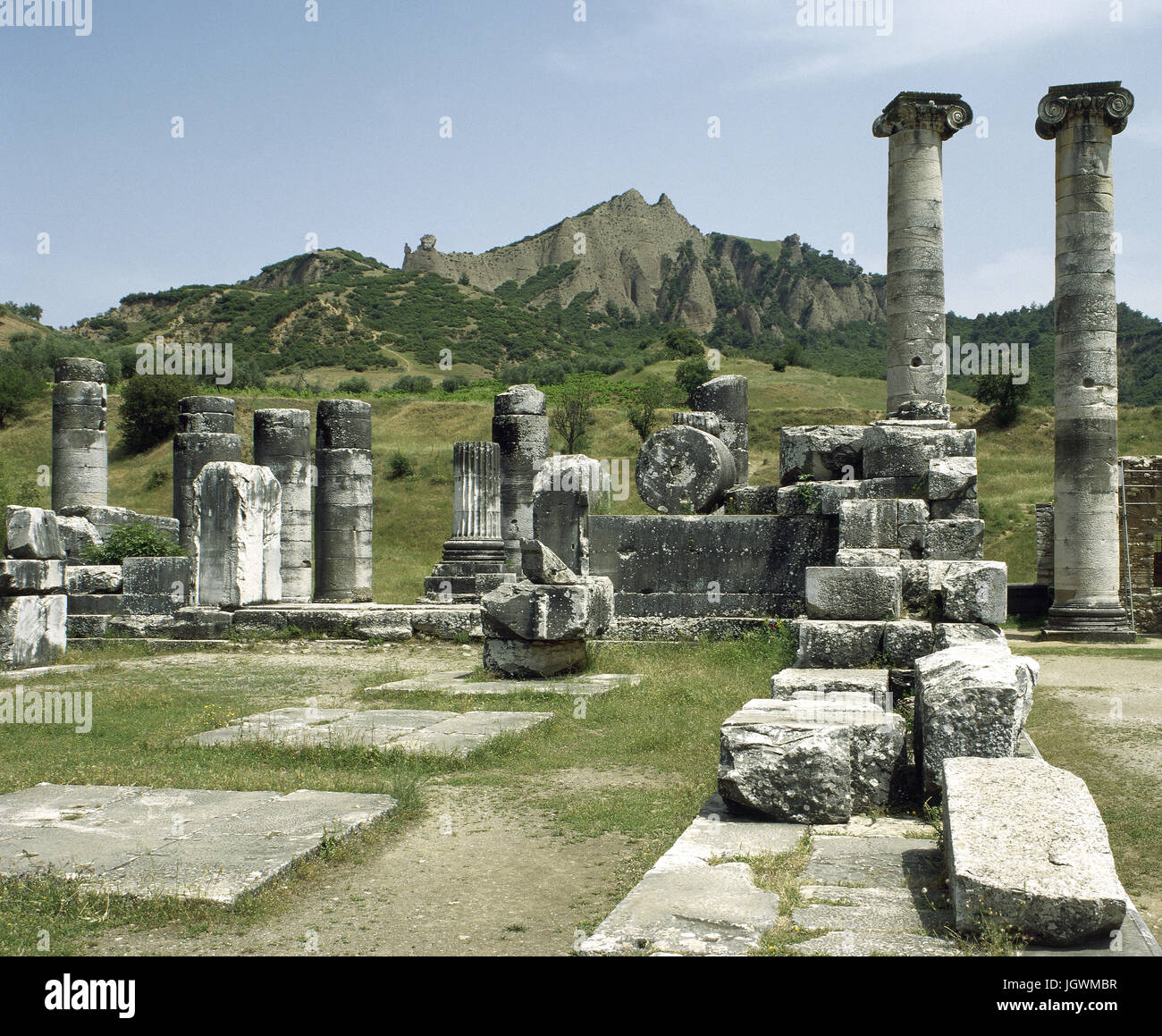 Turkei. Sardes. Tempel der Artemis. Ionische Tempel in 300 v. Chr. von den alten Griechen. 2. Jahrhundert n. Chr. renoviert von den Römern. Die Ruinen. Stockfoto