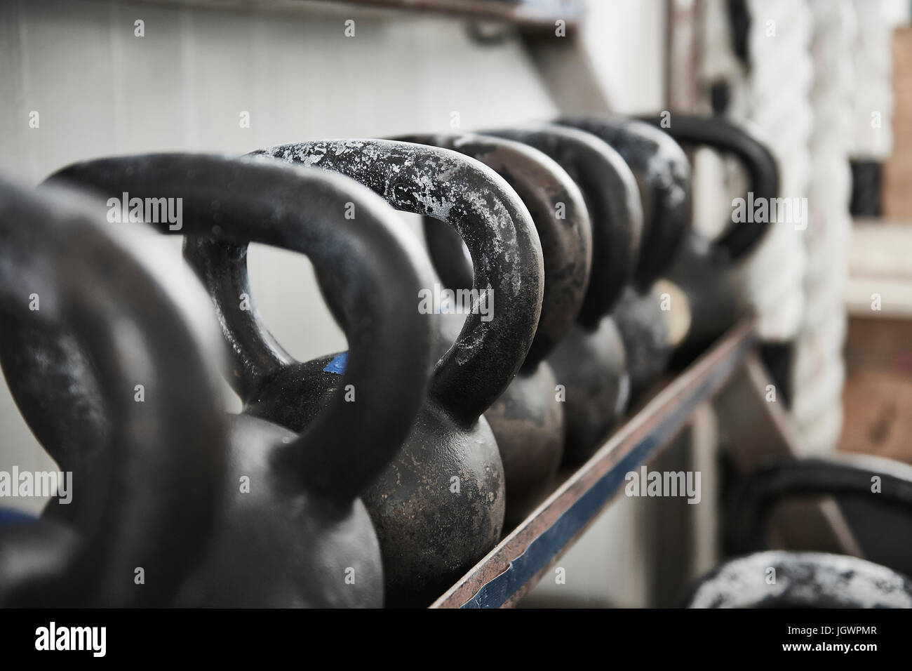 Kettlebells auf rack Stockfoto