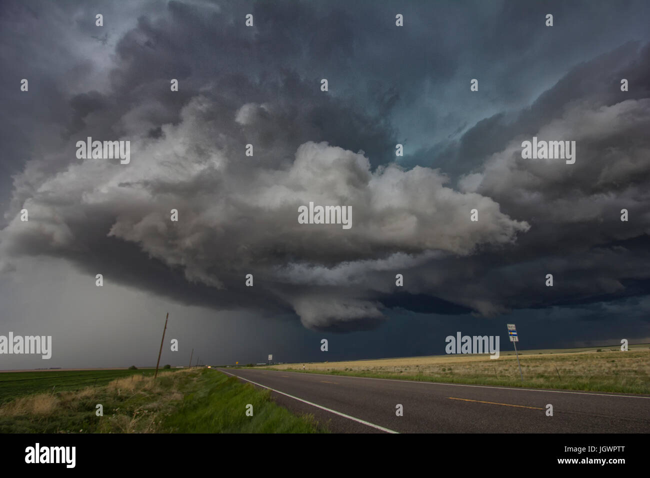 Rotierenden Wolken über ländliche Gegend, Cope, Colorado, USA, Nordamerika Stockfoto