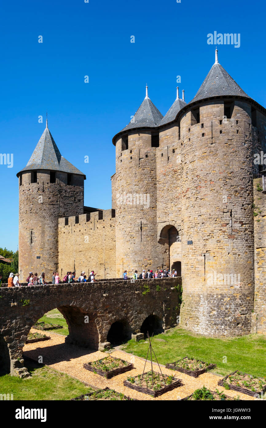 Carcassonne, Languedoc-Roussillon, Frankreich. Le Chateau; die Festung innerhalb der Mauern der befestigten Stadt. Die Cite de Carcassonne ist ein UNESCO-Welt-er Stockfoto