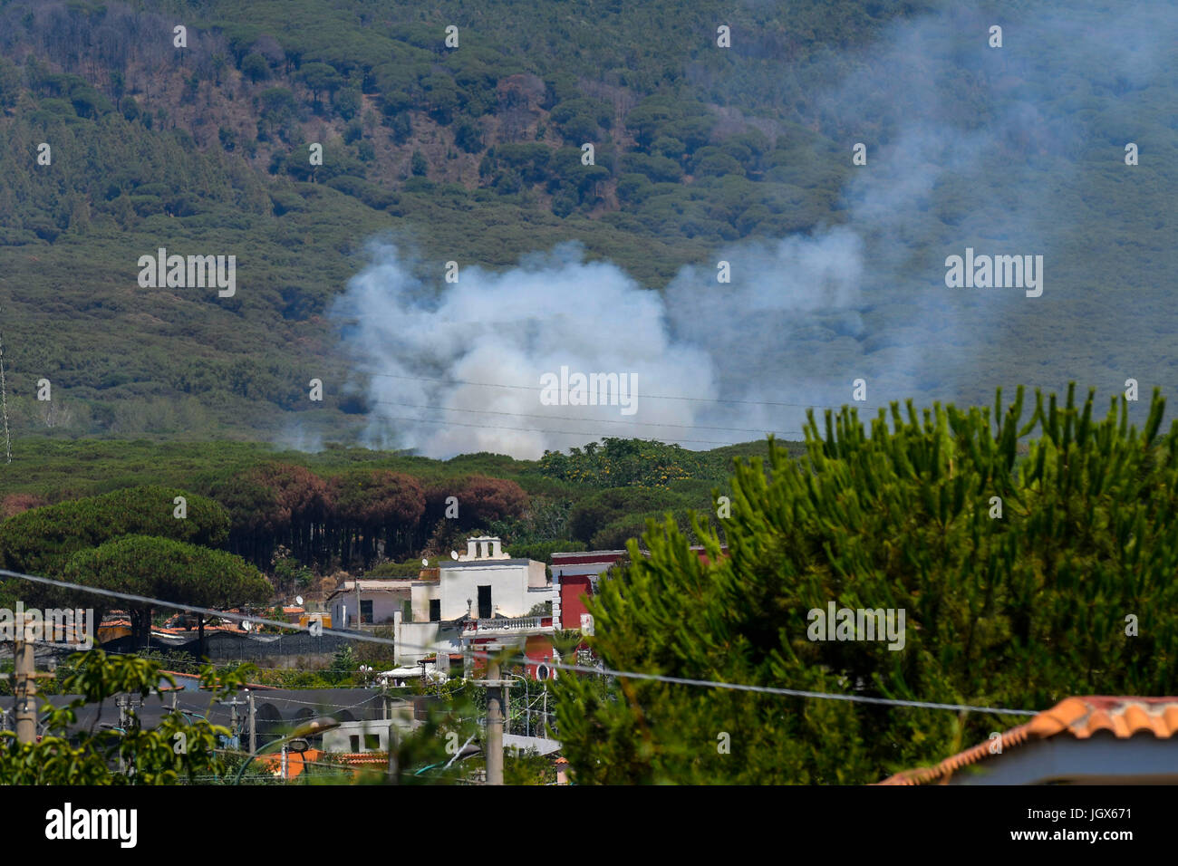 Torre Del Greco, Neapel, Italien. 11. Juli 2017. Vesuv Vulkan Waldbrände Torre del Greco (in der Nähe von Neapel ca. 12 km) Credit: Marco Iorio/Alamy Live-Nachrichten Stockfoto