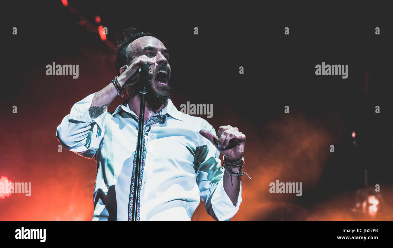 Panos Mouzourakis gab seine große Sommer-Termin in Athen am Montag, den 10. Juli im Technopolis der Stadt Athen mit ausländischen Musikszene. Stockfoto