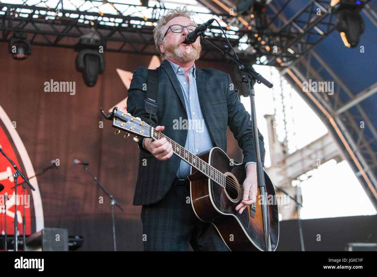 Mailand Italien. 11. Juli 2017. Die irisch-amerikanischen Band FLOGGING MOLLY führt live auf der Bühne Carroponte, ihr letztes Album "Life Is Good" präsentieren Credit: Rodolfo weitertransferiert/Alamy Live News Stockfoto