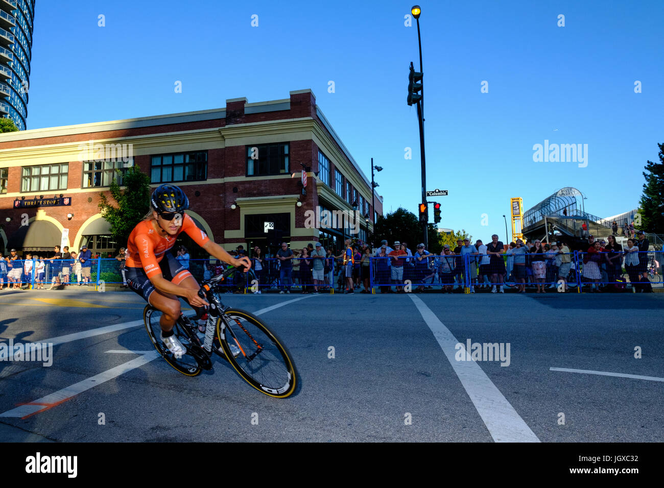 New Westminster, British Columbia, Kanada. 11. Juli 2017. Kristi Lay aus Montreal, Kanada gewinnt die pro Frauen Rennen in der neuen West-Grand-Prix. Joe Ng/Alamy Live-Nachrichten Stockfoto