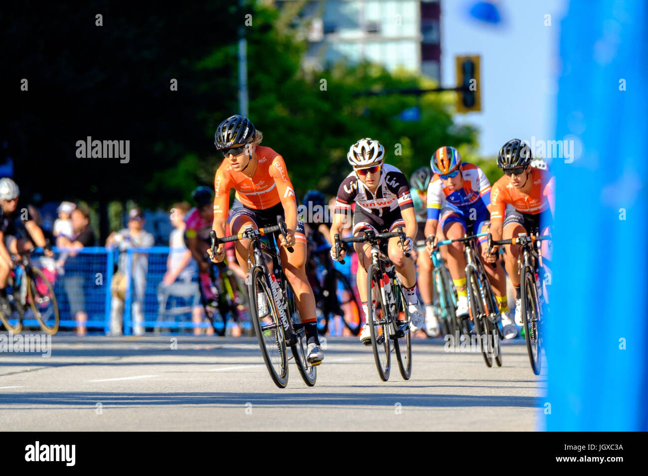 New Westminster, British Columbia, Kanada. 11. Juli 2017. Kristi Lay aus Montreal, Kanada gewinnt die pro Frauen Rennen in der neuen West-Grand-Prix. Joe Ng/Alamy Live-Nachrichten Stockfoto