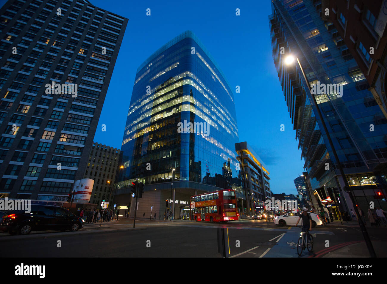 Östlichen Rand der Londoner City Aldgate, gentrified sind derzeit durchläuft eine Übergangszeit mit gehobenen Wohnungen, UK Stockfoto