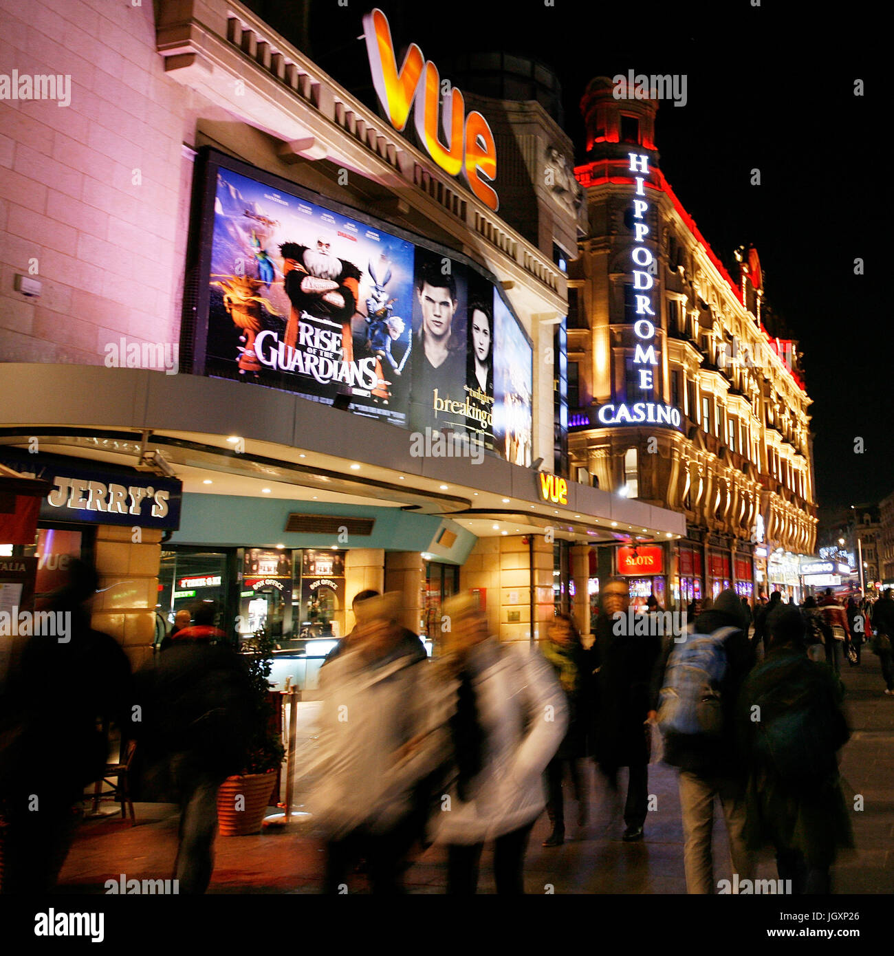 London, UK - 11. Dezember 2012: Night street View von Leicester Square, verkehrsberuhigten Platz im Londoner West End, City of Westminster, Zentrum o Stockfoto