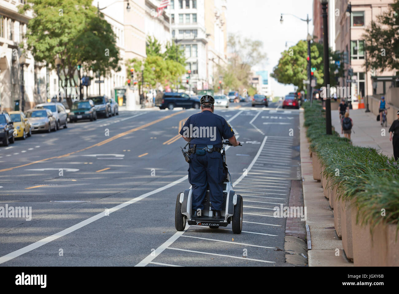 FBI Polizei patrouilliert Bundesregierung aufbauend auf ESV (Elektrische Standup Fahrzeug) - Washington, DC, USA Stockfoto