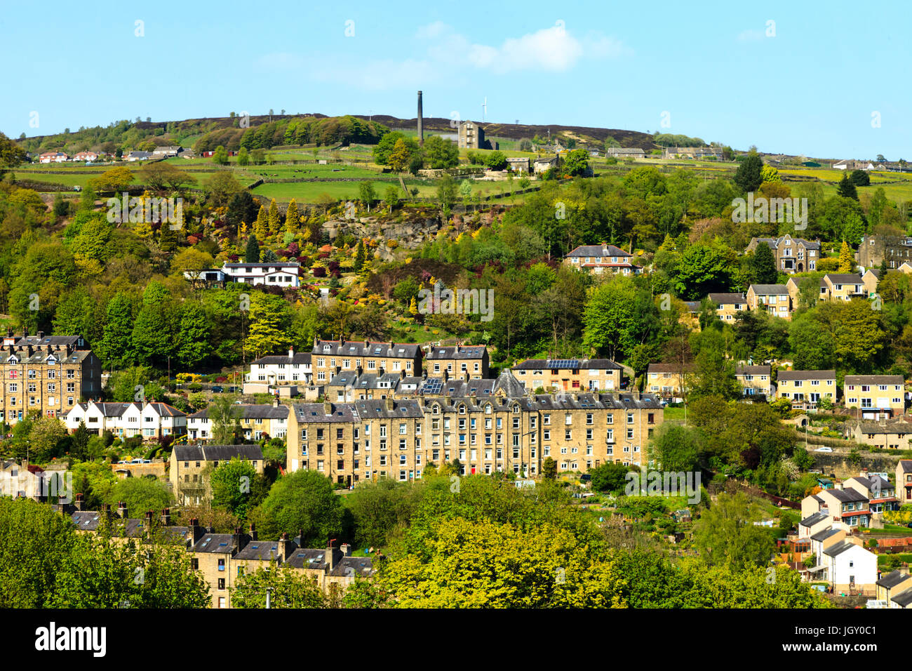 Reihenhäuser am Hang unterhalb der alten Stadtmühle, Hebden Bridge. Stockfoto