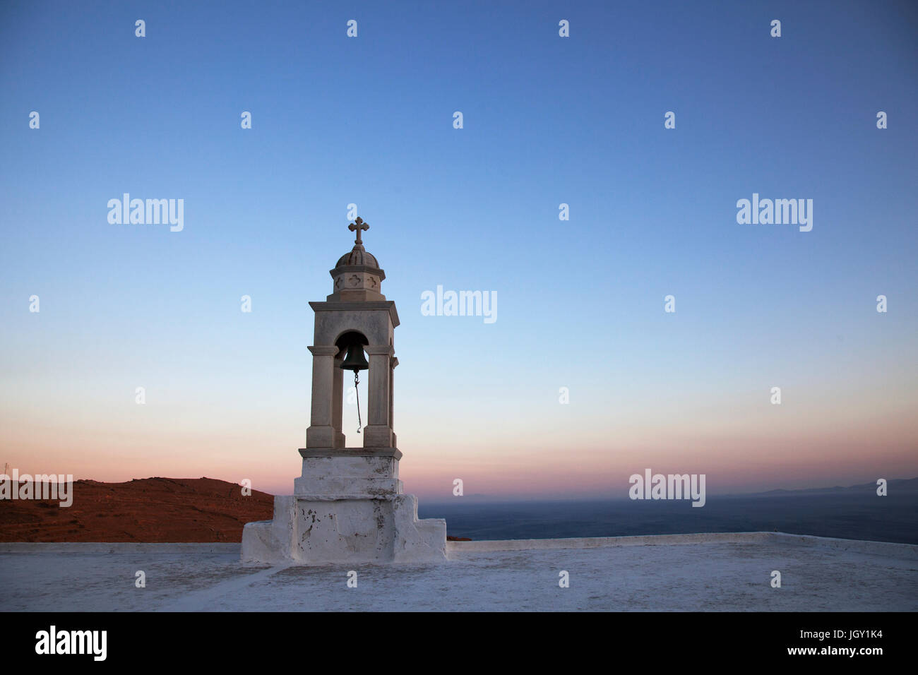 Kapelle Glockenturm bei Sonnenuntergang, Insel Tinos, Griechenland Stockfoto