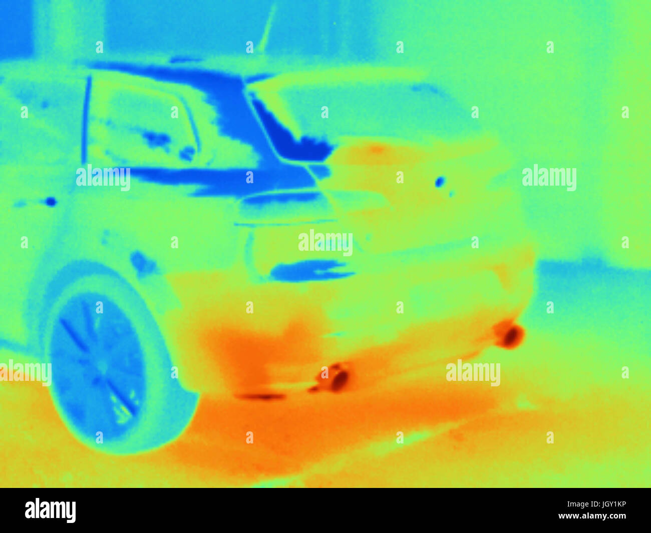 Wärmebild der Auspuffanlage am Heck des Autos Stockfoto