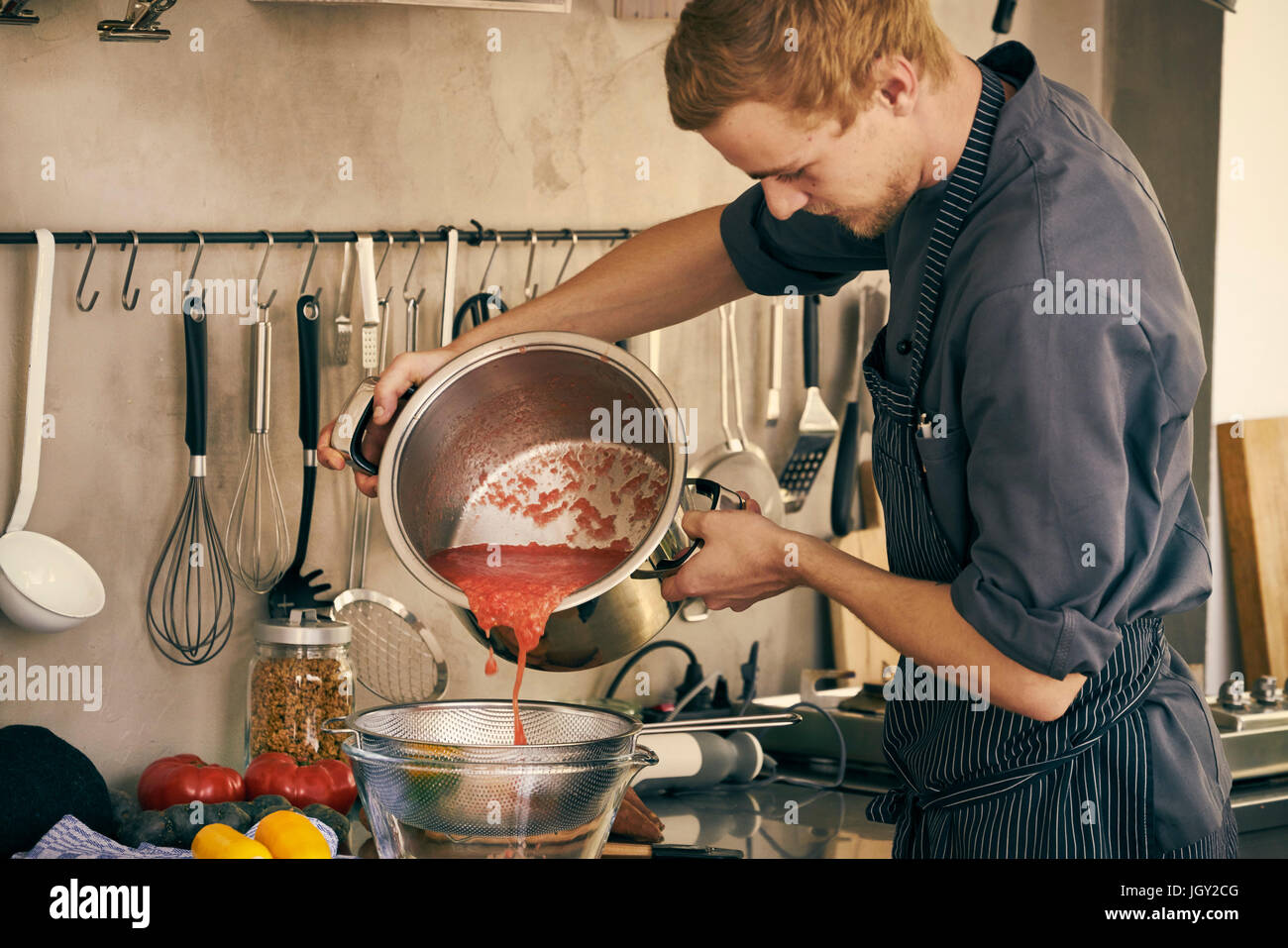 Koch in Großküchen Stockfoto