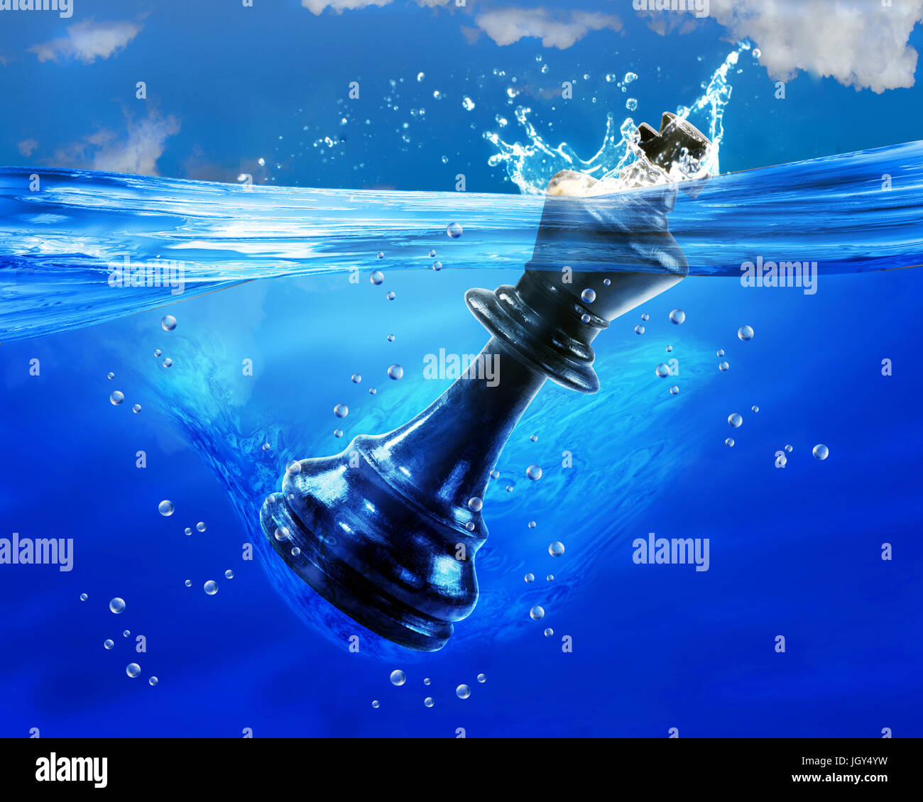 Knick Chessman im tiefblauen Wasser. Stockfoto