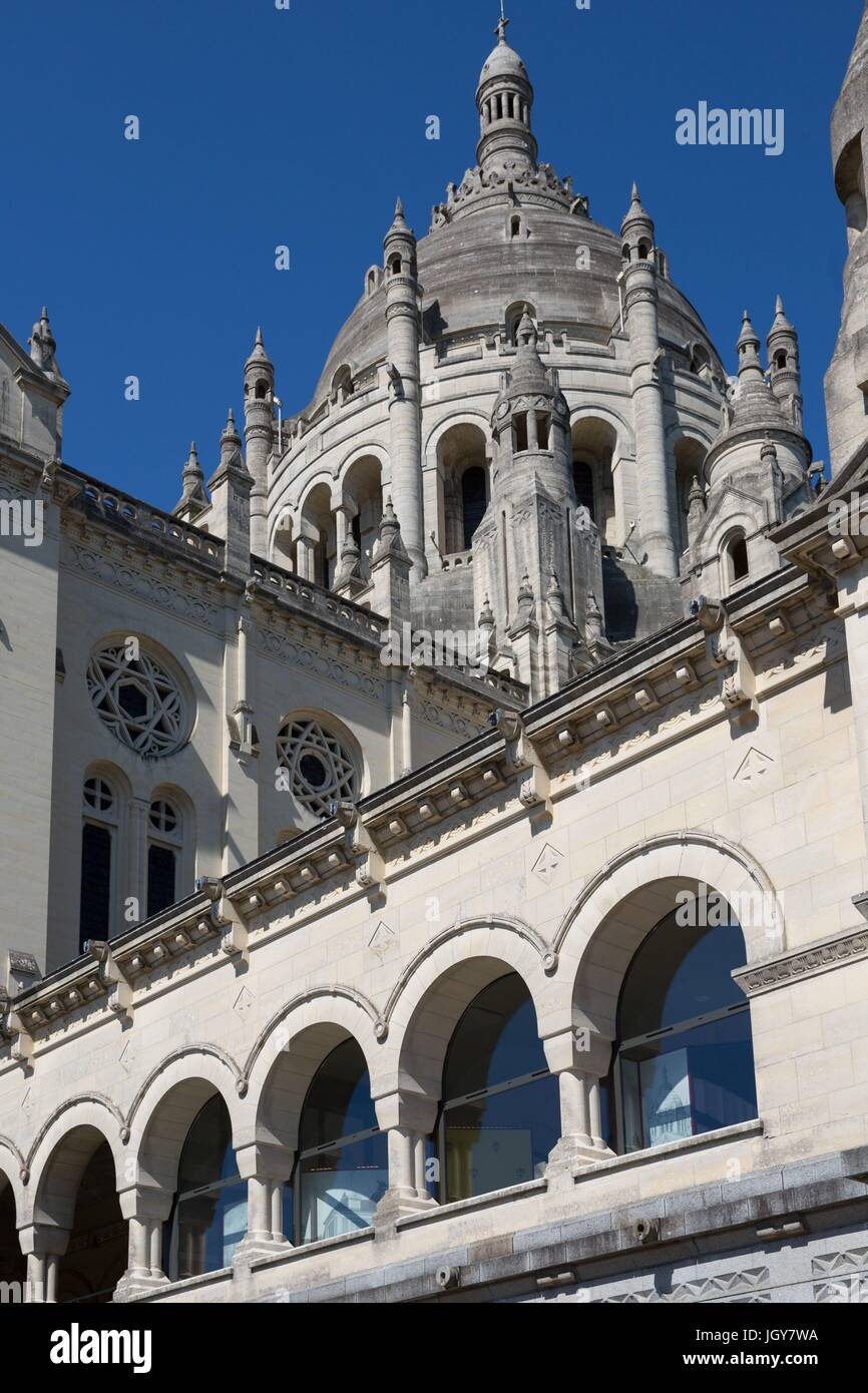 Frankreich, Région Normandie (Ancienne Basse Normandie), Calvados, Pays d ' Auge, Lisieux, Basilique Sainte-Thérèse, Galerie Extérieure Foto Gilles Targat Stockfoto