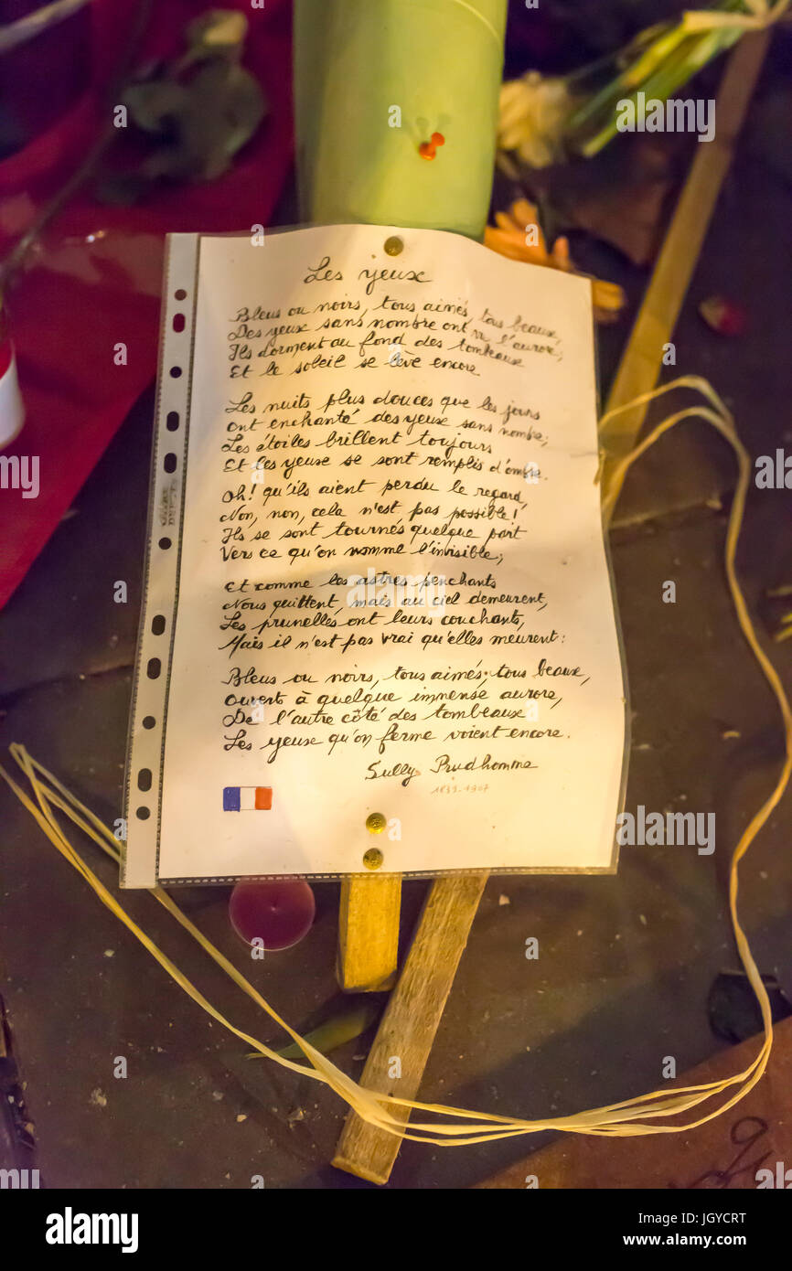 Ein Gedicht, Les yeux de Sully Prudhomme (die Augen). Spontane Hommage an die Opfer der Terroranschläge in Paris, den 13. November 2015: Stockfoto