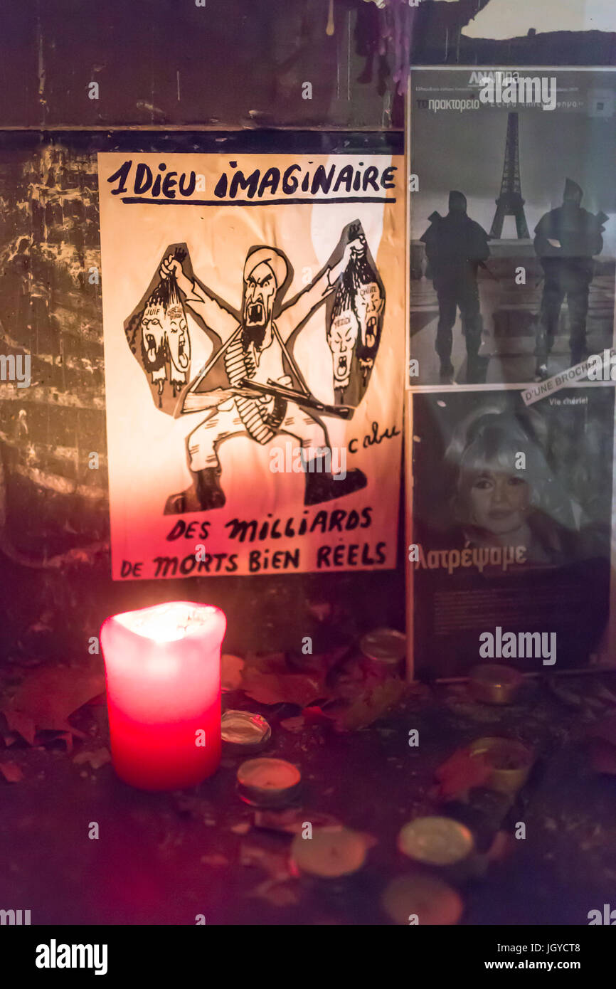 Un dieu Imaginaire, des Milliarden de Morts bien réels. Spontane Hommage an die Opfer der Terroranschläge in Paris, den 13. November 2015. Stockfoto