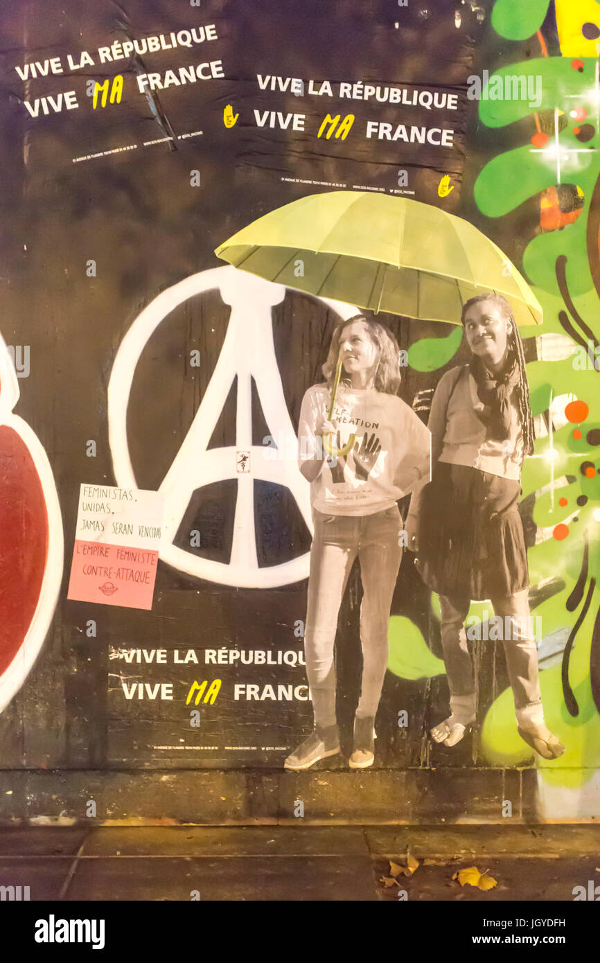 Street Art. Spontane Hommage an die Opfer der Terroranschläge in Paris, den 13. November 2015 Stockfoto