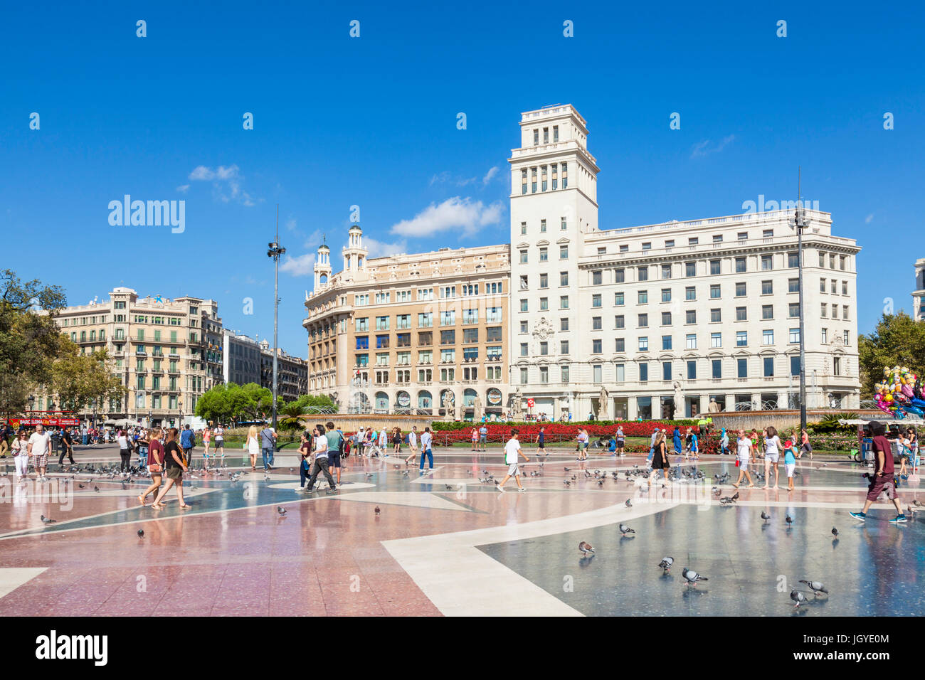 Barcelona-Catalunya Barcelona Plaça de Catalunya Placa de Catalunya beschäftigt Hauptplatz im Zentrum von Barcelona Spanien Eu Europa Katalonien Stockfoto