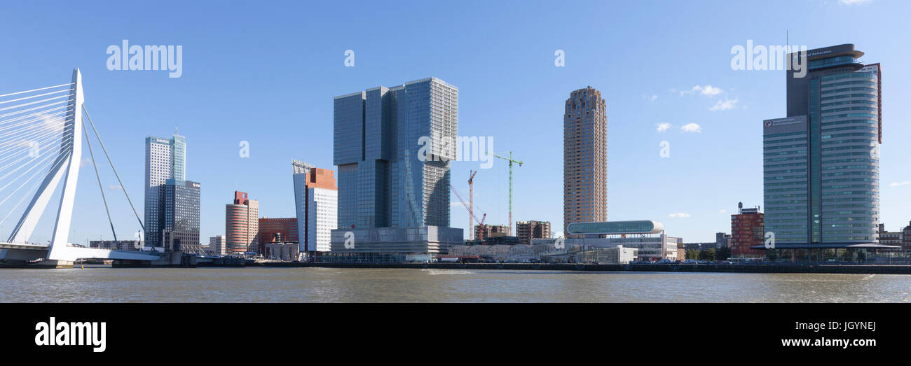 Hochhäuser und Erasmusbrücke, Rotterdam, Holland, Niederlande Stockfoto