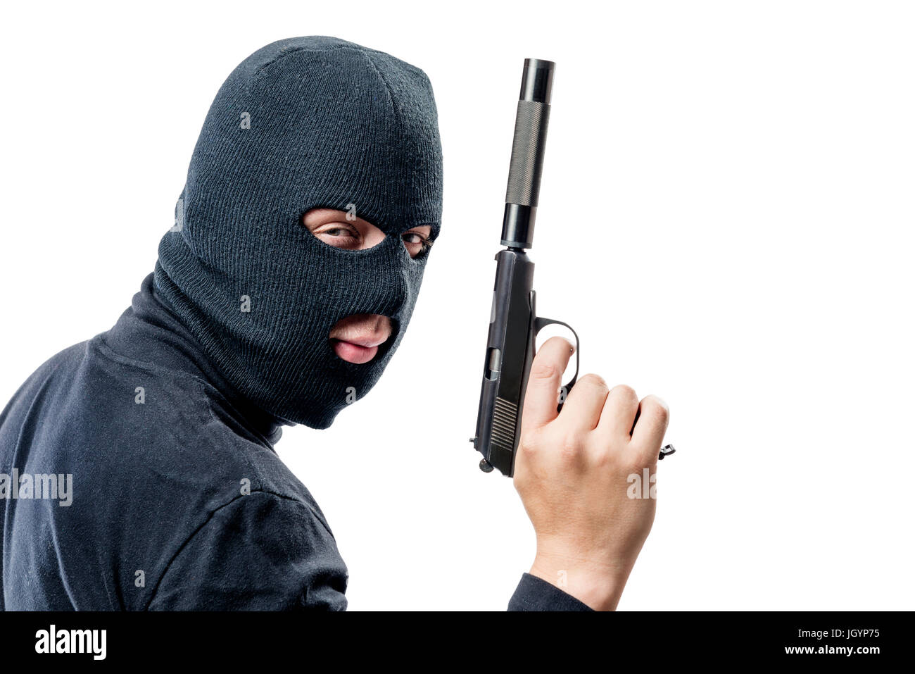 Horizontale Porträt eines Terroristen mit einer Pistole mit Schalldämpfer auf weißem Hintergrund Stockfoto