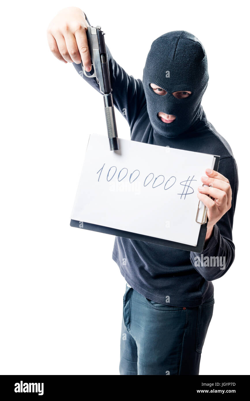 Bandit in schwarzer Kleidung zeigt Waffen, in Höhe von Lösegeld für die Geiseln Stockfoto
