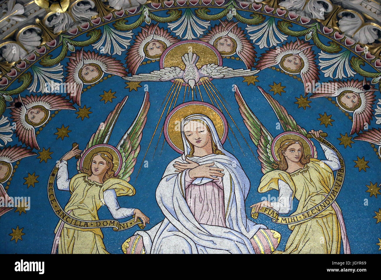 Basilika Notre-Dame de Fourvière. Mosaik von Maria und den Heiligen Geist.  Lyon. Frankreich. Stockfoto