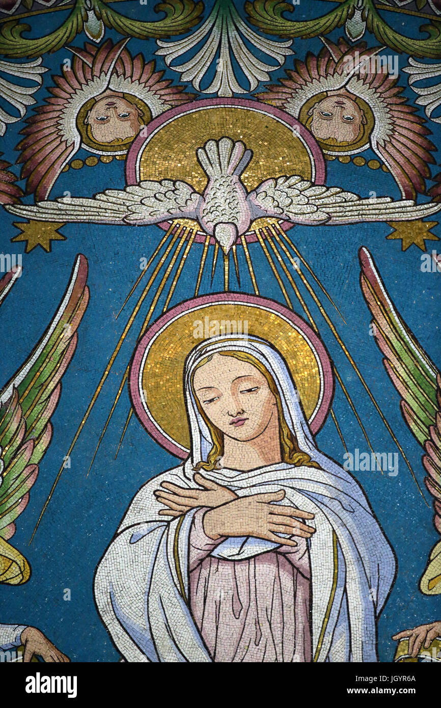 Basilika Notre-Dame de Fourvière. Mosaik von Maria und den Heiligen Geist.  Lyon. Frankreich. Stockfoto