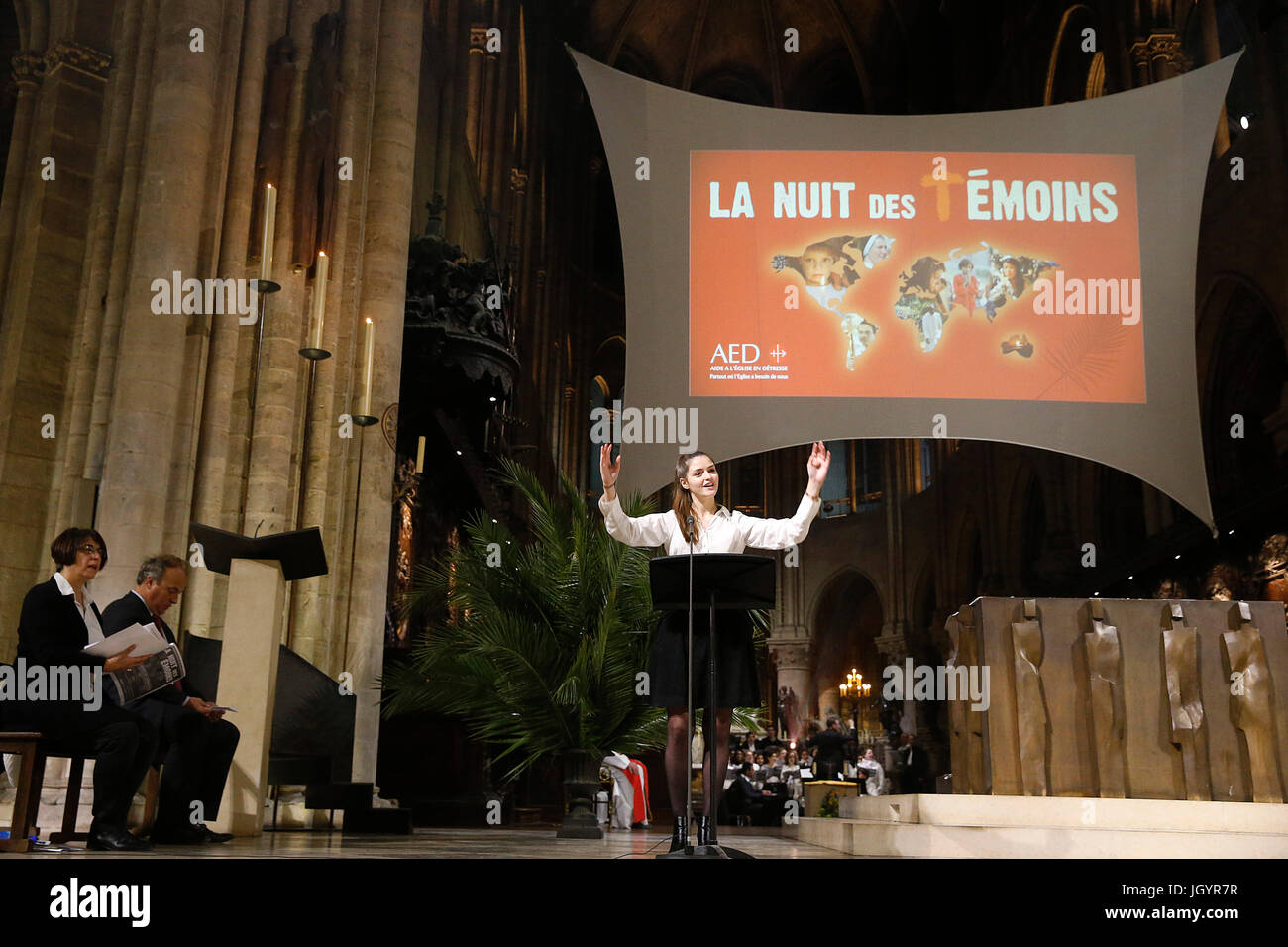 La Nuit des TŽmoins, Vigil für die heutige christliche Märtyrer, in der Kathedrale von Notre Dame, Paris. Frankreich. Stockfoto