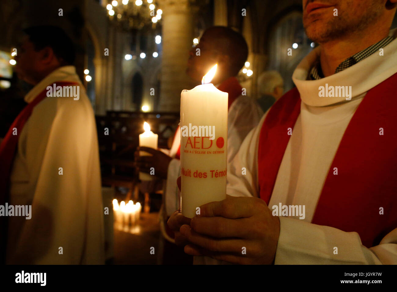 La Nuit des TŽmoins, Vigil für die heutige christliche Märtyrer, in der Kathedrale von Notre Dame, Paris. Frankreich. Stockfoto