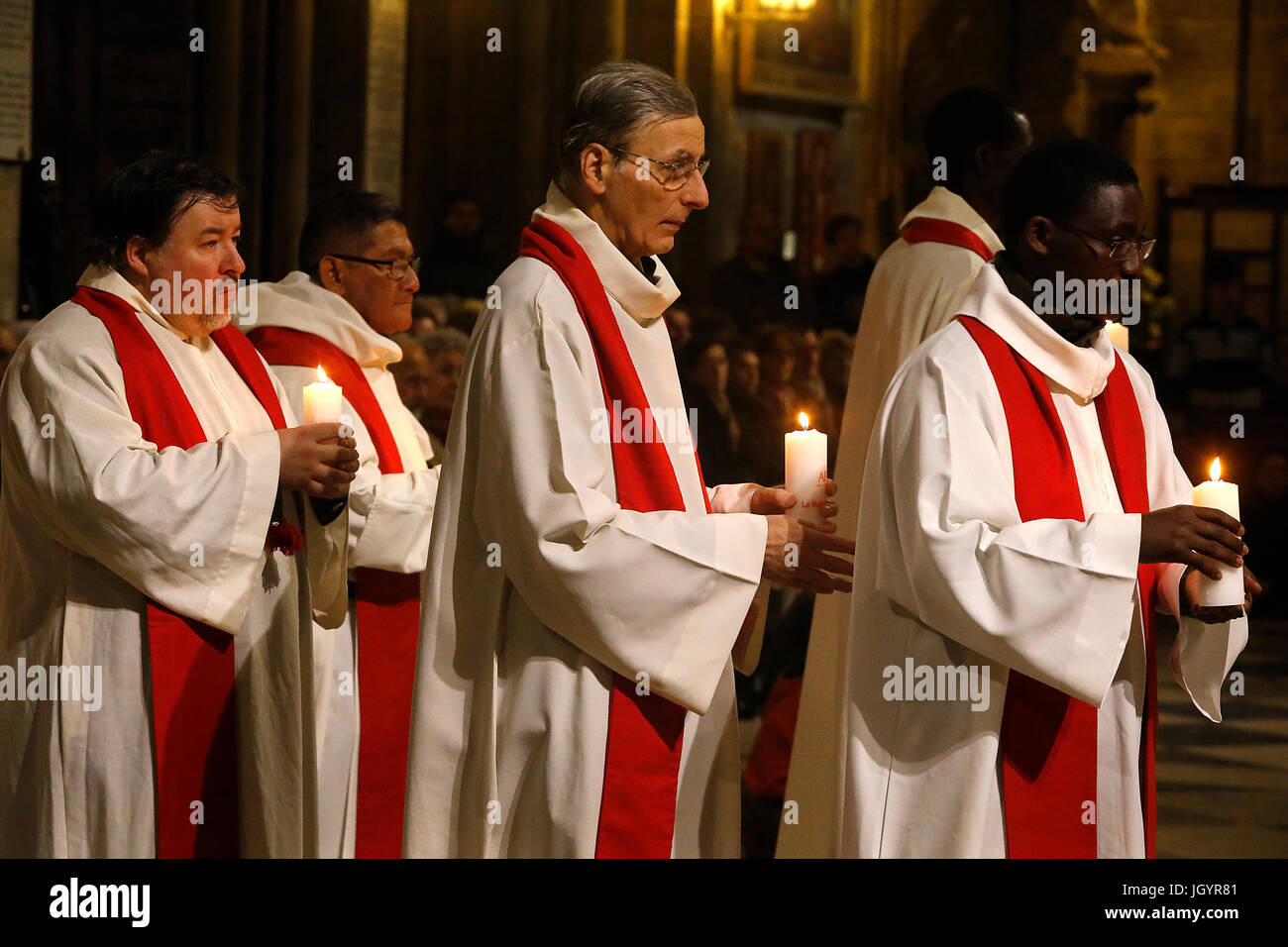 La Nuit des TŽmoins, Vigil für die heutige christliche Märtyrer, in der Kathedrale von Notre Dame, Paris. Frankreich. Stockfoto