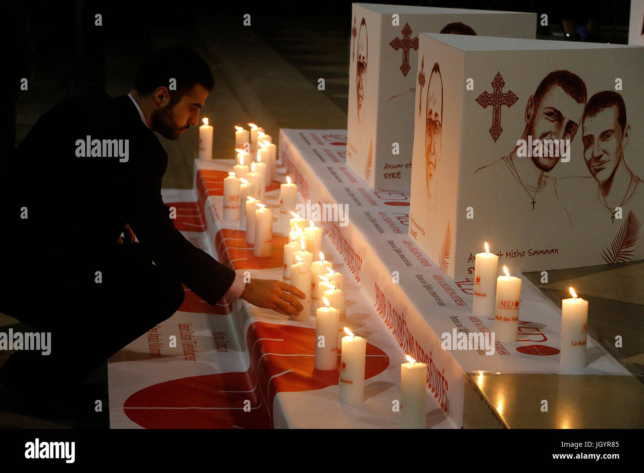 La Nuit des TŽmoins, Vigil für die heutige christliche Märtyrer, in der Kathedrale von Notre Dame, Paris. Frankreich. Stockfoto